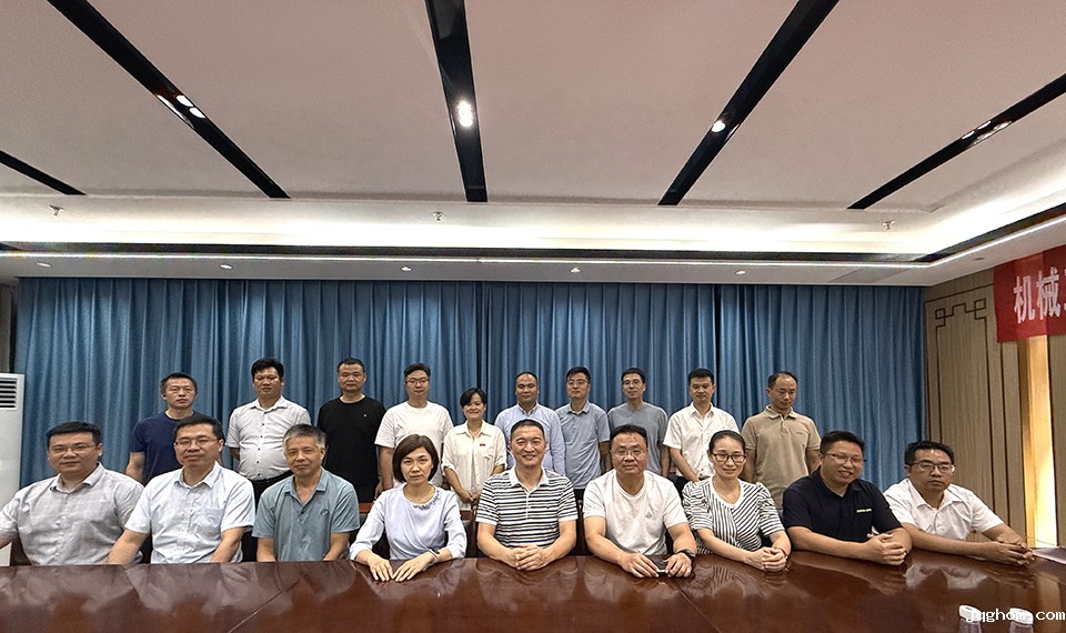 9.27学校50周年华诞机械院校友座谈会03.jpg 9.27学校50周年华诞机械院校友座谈会03.jpg